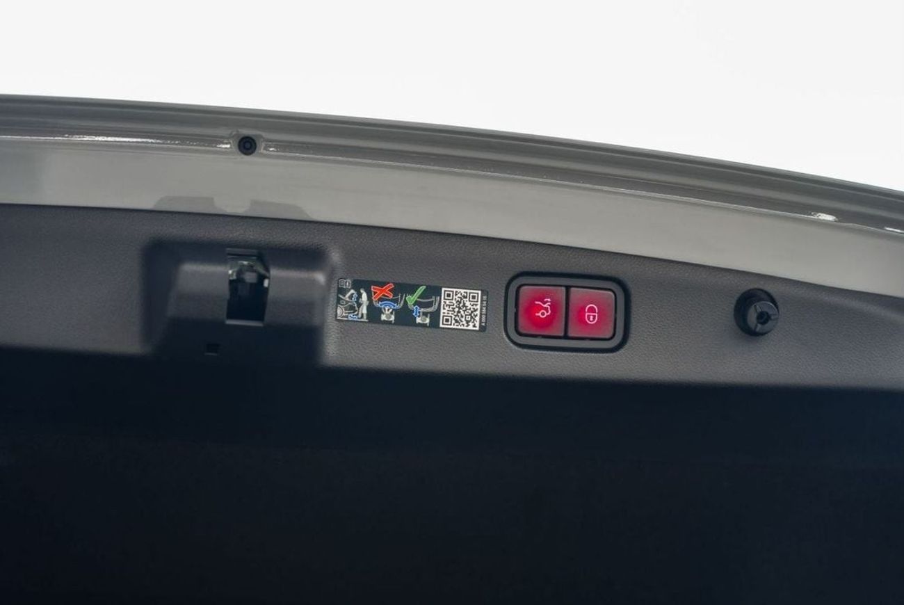 Mercedes-Benz E300 Mercedes-Benz E 300 | 2025 GCC 0km | Agency Warranty | AMG Sports Package | Black Piano Trim