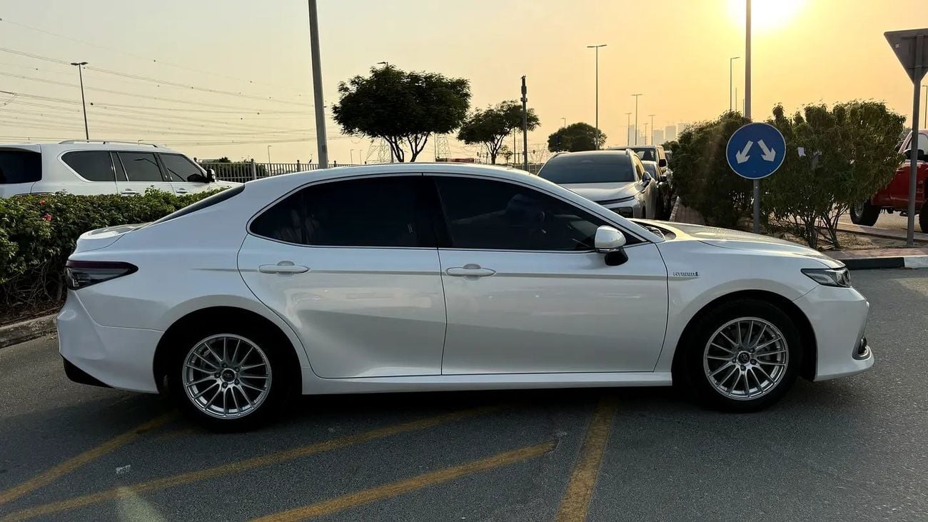 Toyota Camry LE Toyata LE Hybrid GCC specs, Free offers! Bank loan can be arranged!