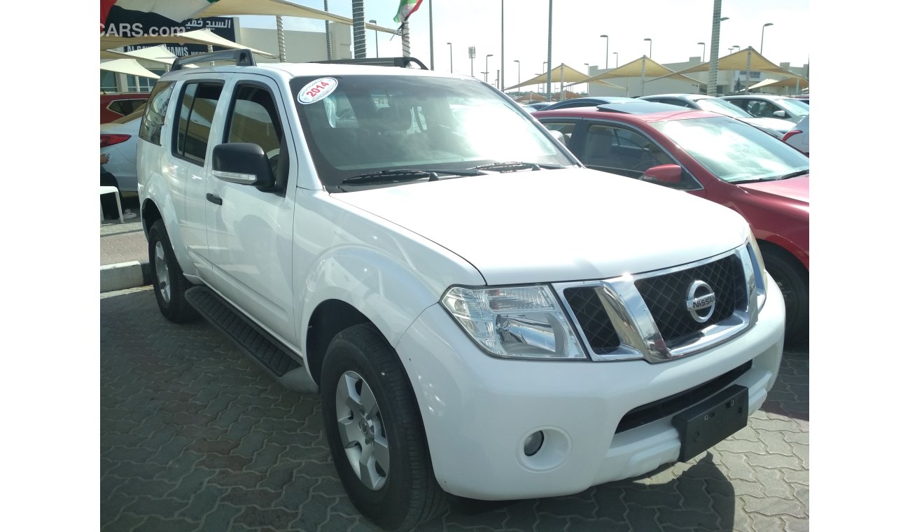 Nissan Pathfinder 2014 WHITE GCC NO ACCIDENT PERFECT