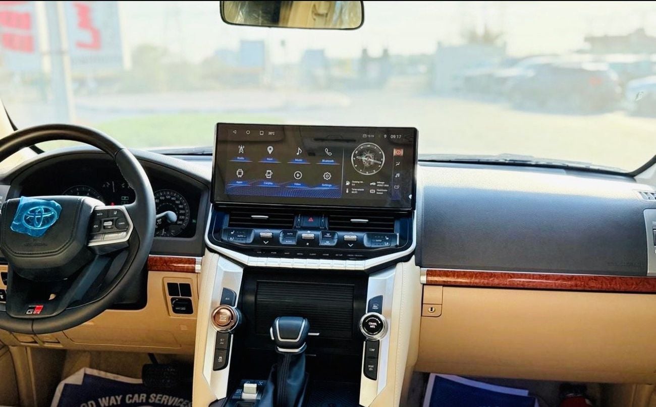تويوتا لاند كروزر GXR Toyota landcuriser V6 Years 2017 full upgrade inside and outside 2025 full option 4.0 L petrol
