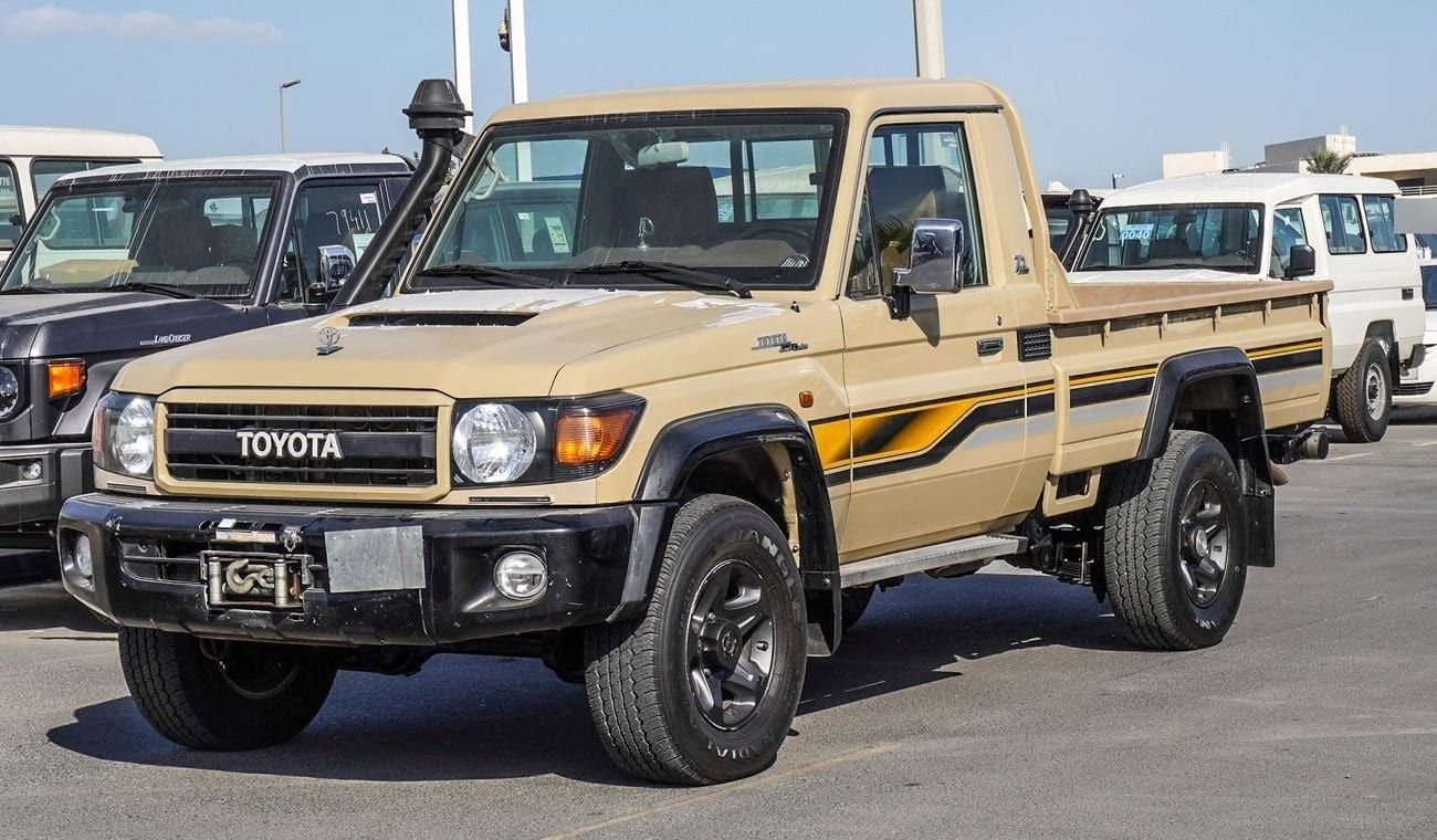 تويوتا لاند كروزر بيك آب 4.5L V8 Diesel M/T. Single Cabin