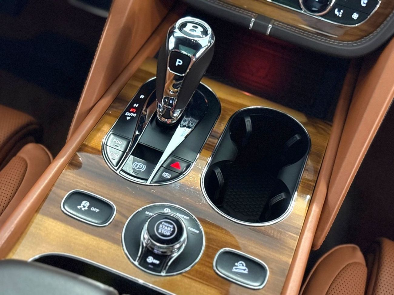 Bentley Bentayga AZURE AED 11,660 P.M | 0% DOWN PAYMENT | BENTLEY BENTAYGA AZURE FIRST EDITION | 4.0L V8 | FULL AGENCY SERV