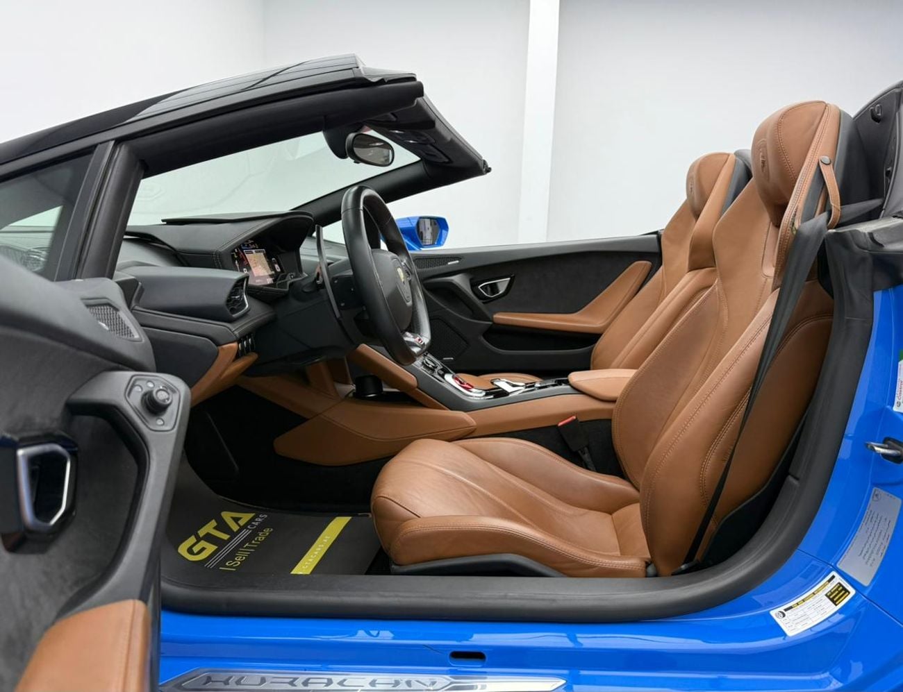 Lamborghini Huracan 2016 Lamborghini Huracan Spyder, Full Service History, Excellent Condition, GCC