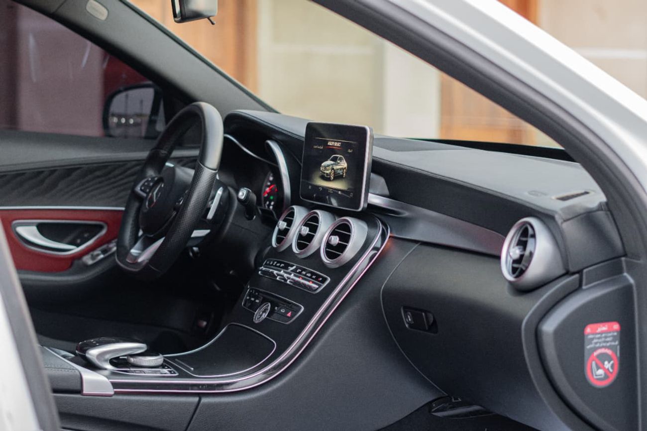 مرسيدس بنز C 200 GCC CAR FULL OPTION