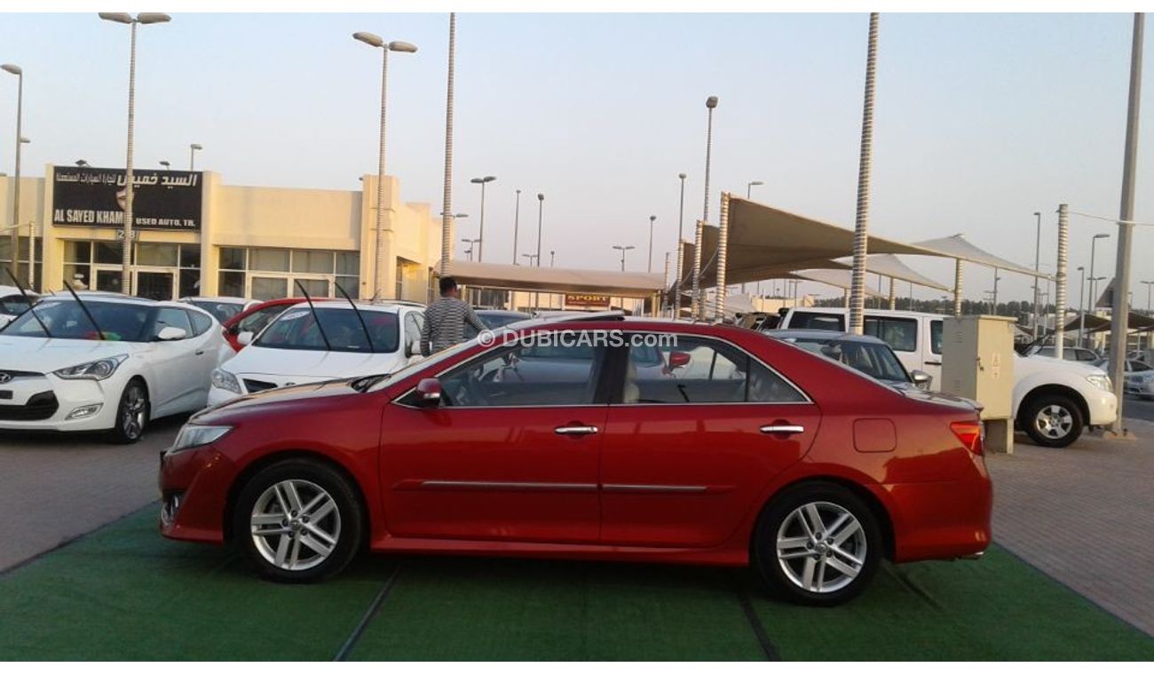 تويوتا كامري تويوتا كامرى عنابى خليجى 2013 فتحة سقف فول ابشن بحالة جيدة