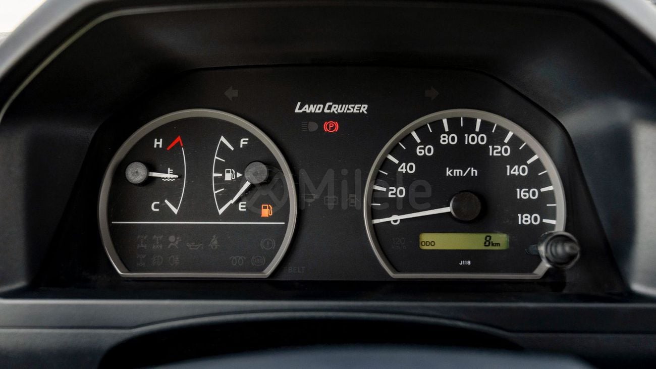 تويوتا لاند كروزر 76 TOYOTA LAND CRUISER 76