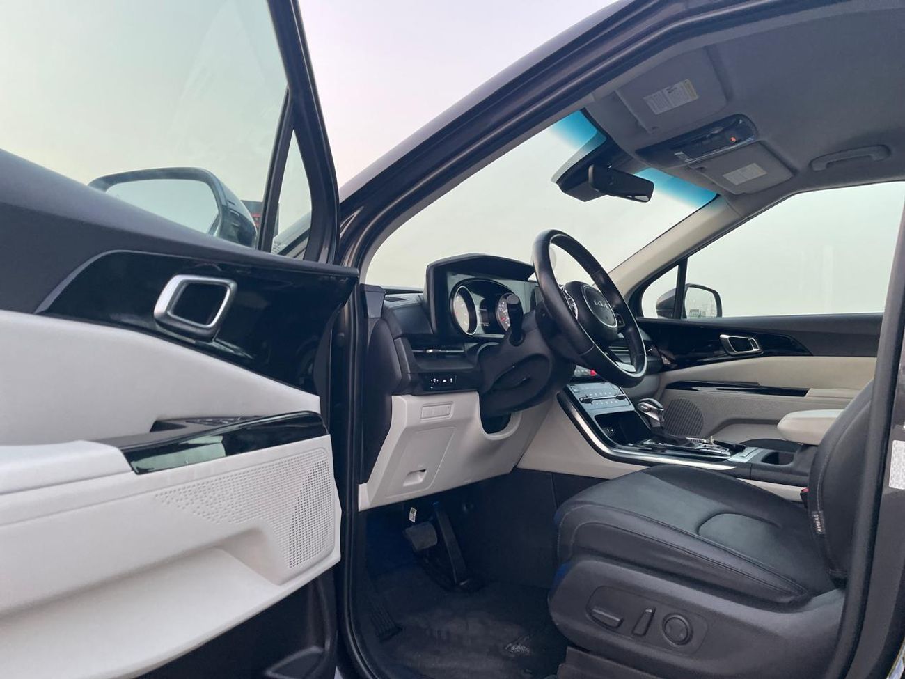 Kia Carnival 2022 EX 3.5L V6 - Full Option - 8 Seater - Front & Rear Radar Sensor - Trunk / Door Ful