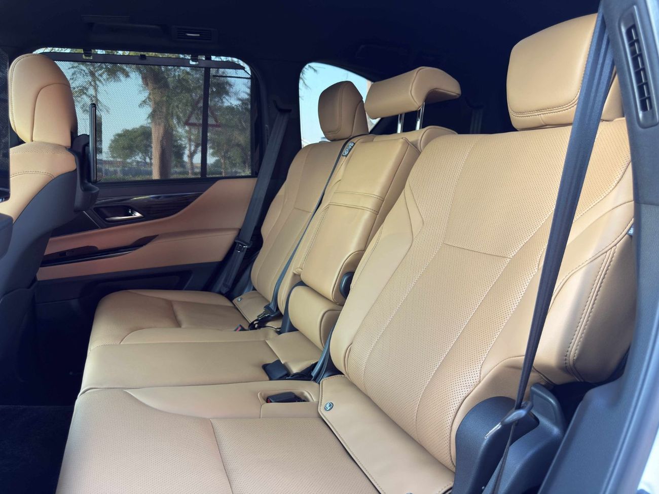 لكزس LX 700h Signature