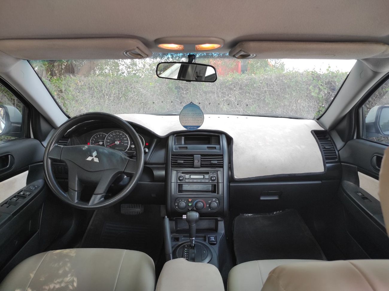 Mitsubishi Galant GLS 2.4L Mitsubishi Gallant 2011 Gcc V4 full automatic