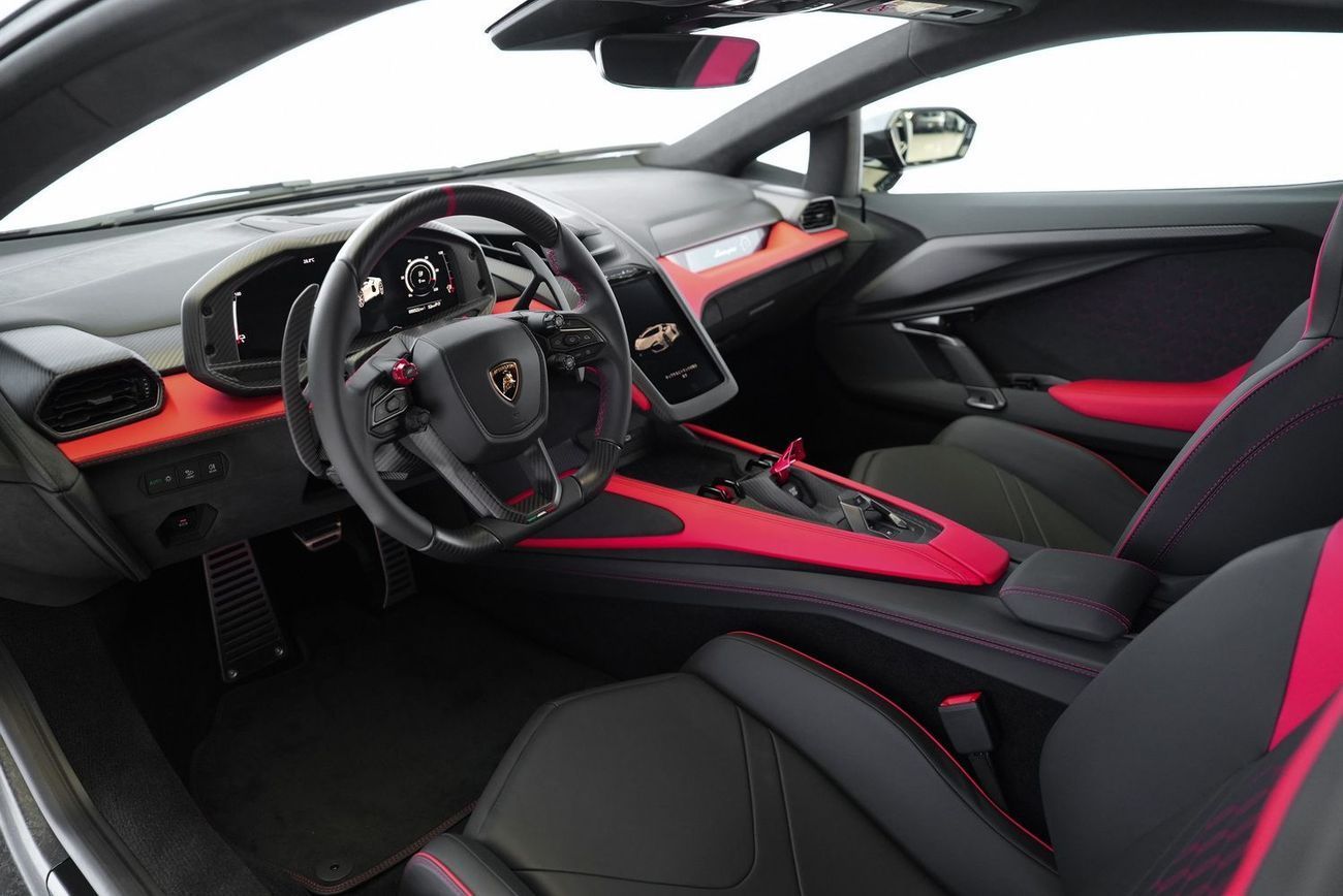 لامبورغيني ريفويلتو 6.5L V12 Hybrid