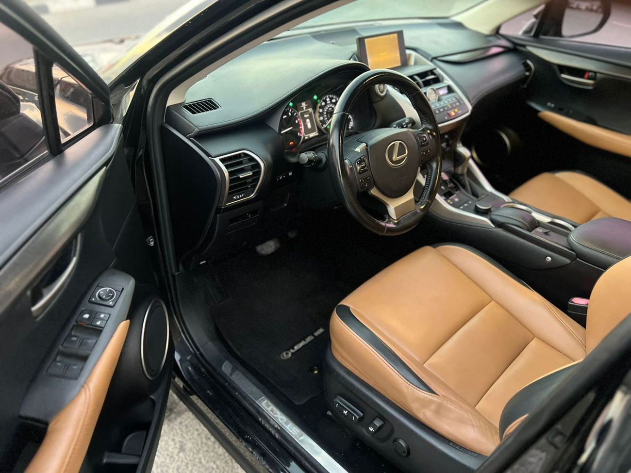 لكزس NX200t 2016 Lexus NX200t Turbo 2.0L V4 - AWD 4x4  - Rear Camera - Leather Seat & - Auto trunk