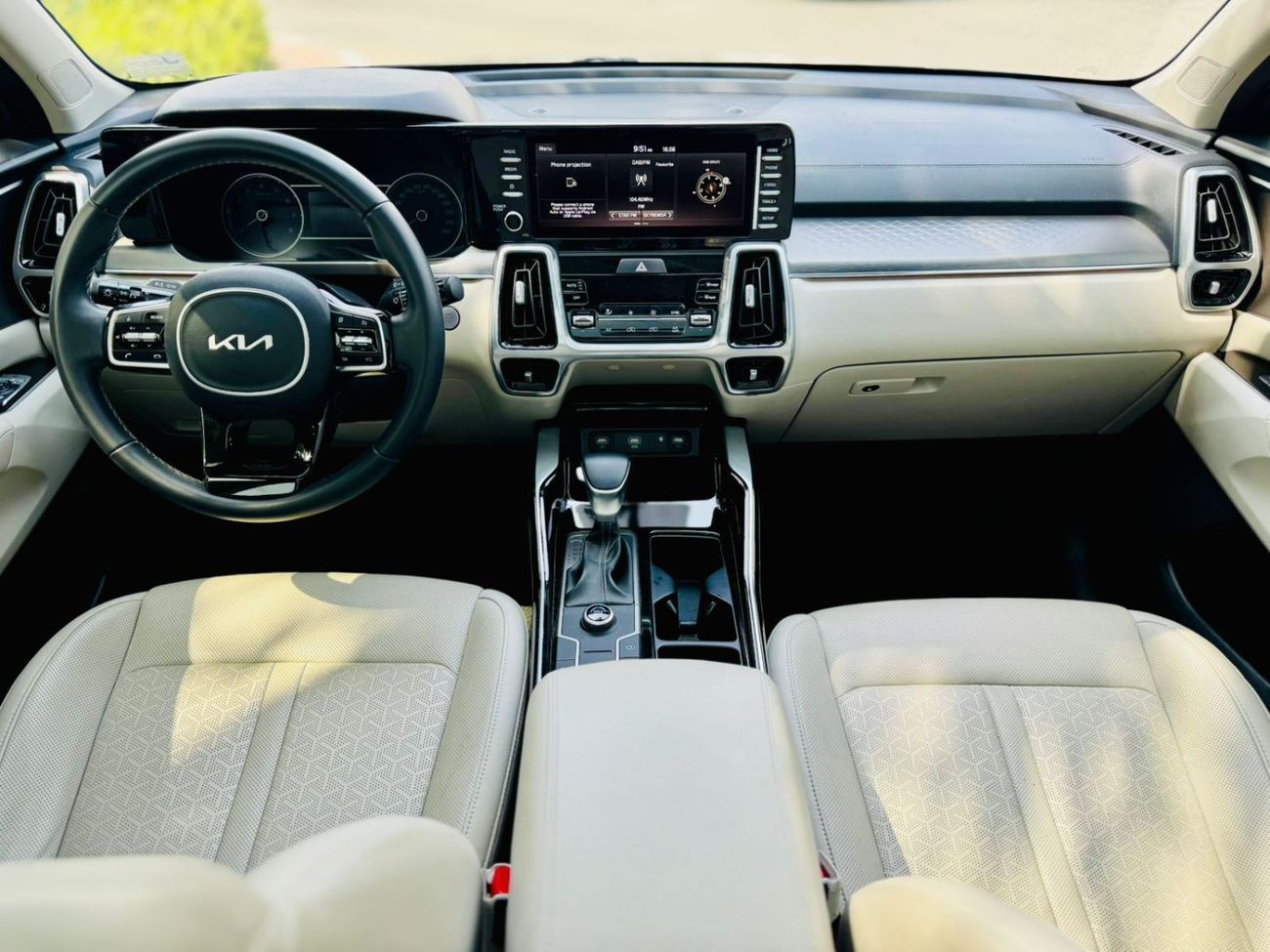 كيا سورينتو Base 2.4L FWD KIA SORENTO | GCC SPECS | YEAR 2022 | FULL SERVICE HISTORY | UNDER WARRANTY |