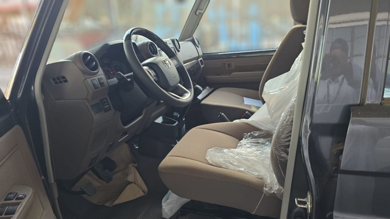 تويوتا لاند كروزر 70 2026 Toyota Land Cruiser LC76 4.0L MT Petrol (with Diff lock)