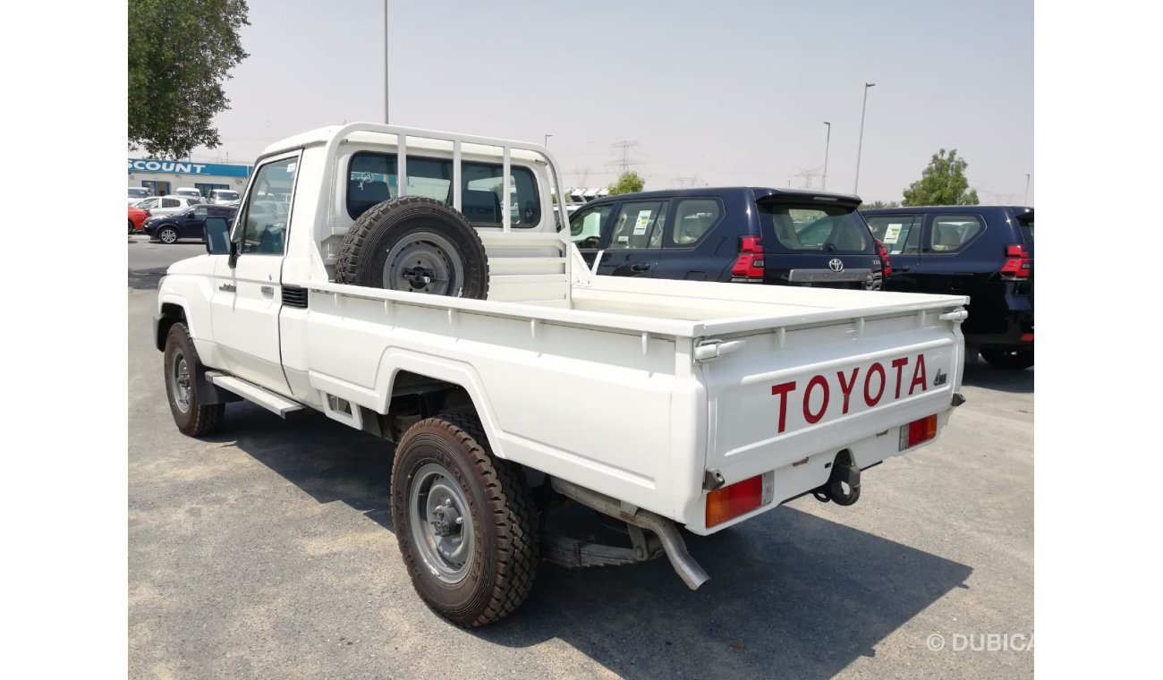 تويوتا لاند كروزر بيك آب Single Cabin Diesel 4.2 L V6 2018 BASIC