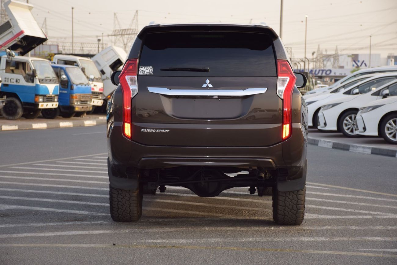 ميتسوبيشي باجيرو سبورت 4x4 Diesel 2.4L ( Right Hand )