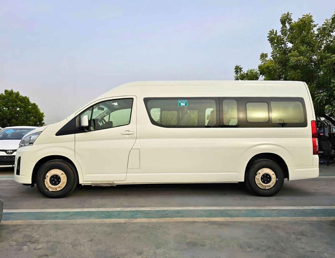 Toyota Hiace GL HIGHROOF GL | 3.5L PETROL M/T V6 | HIGH OPTION 13 SEATER (CODE # HHGL35MP)
