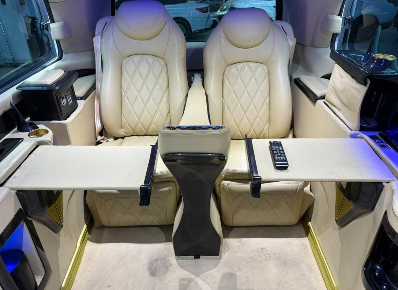 Mercedes-Benz V 250 2017 Mercedes Benz V250, Full Service History, Carbon Fiber Interior, Very Low Km, Fully Loaded, GCC