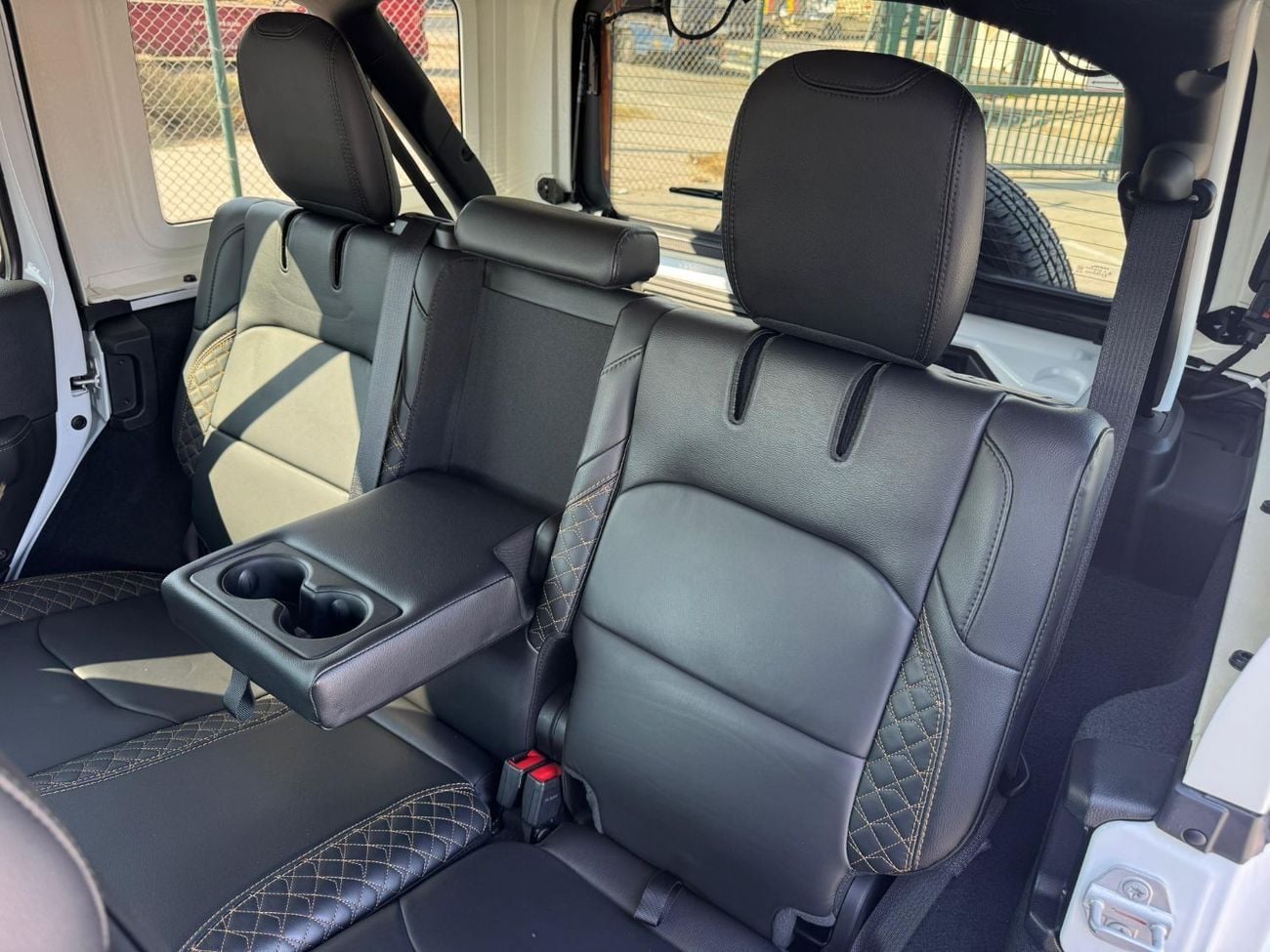 جيب رانجلر Wrangler 4XE 2.0L Turbo PHEV 2023 UAE Price @ 143,000 AED