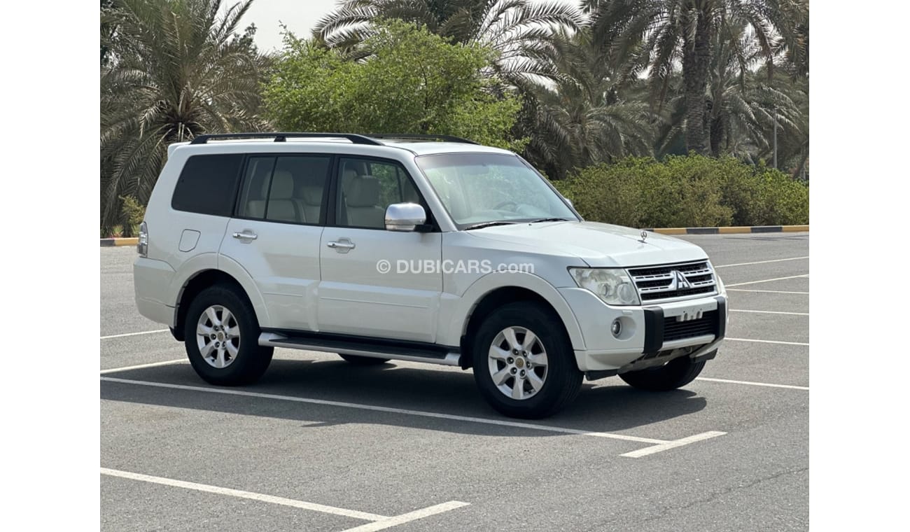 Mitsubishi Pajero موديل 2010 خليجي حاله ممتازه جدا من الداخل والخارج
