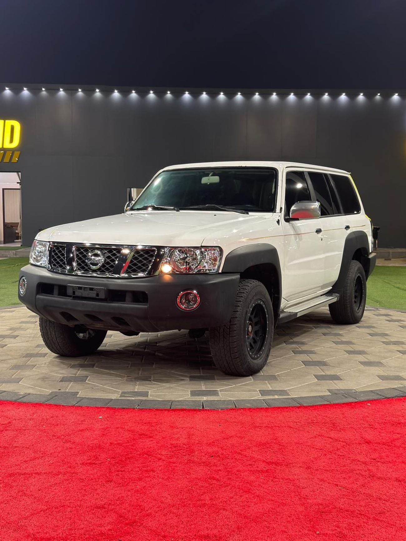 نيسان باترول GL 4.8L M/T (7 Seater)