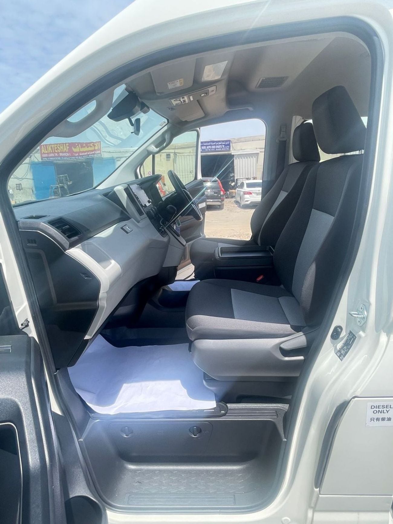 Toyota Hiace DLS HIGH ROOF TOYOTA HIACE COMMUTER ,DIESEL ENGINE 2800 CC ,10 SEATER ,RIGHT HAND DRIVE