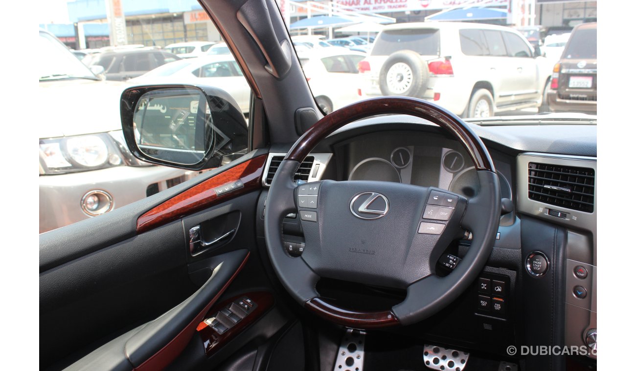 Lexus LX570 (2014)