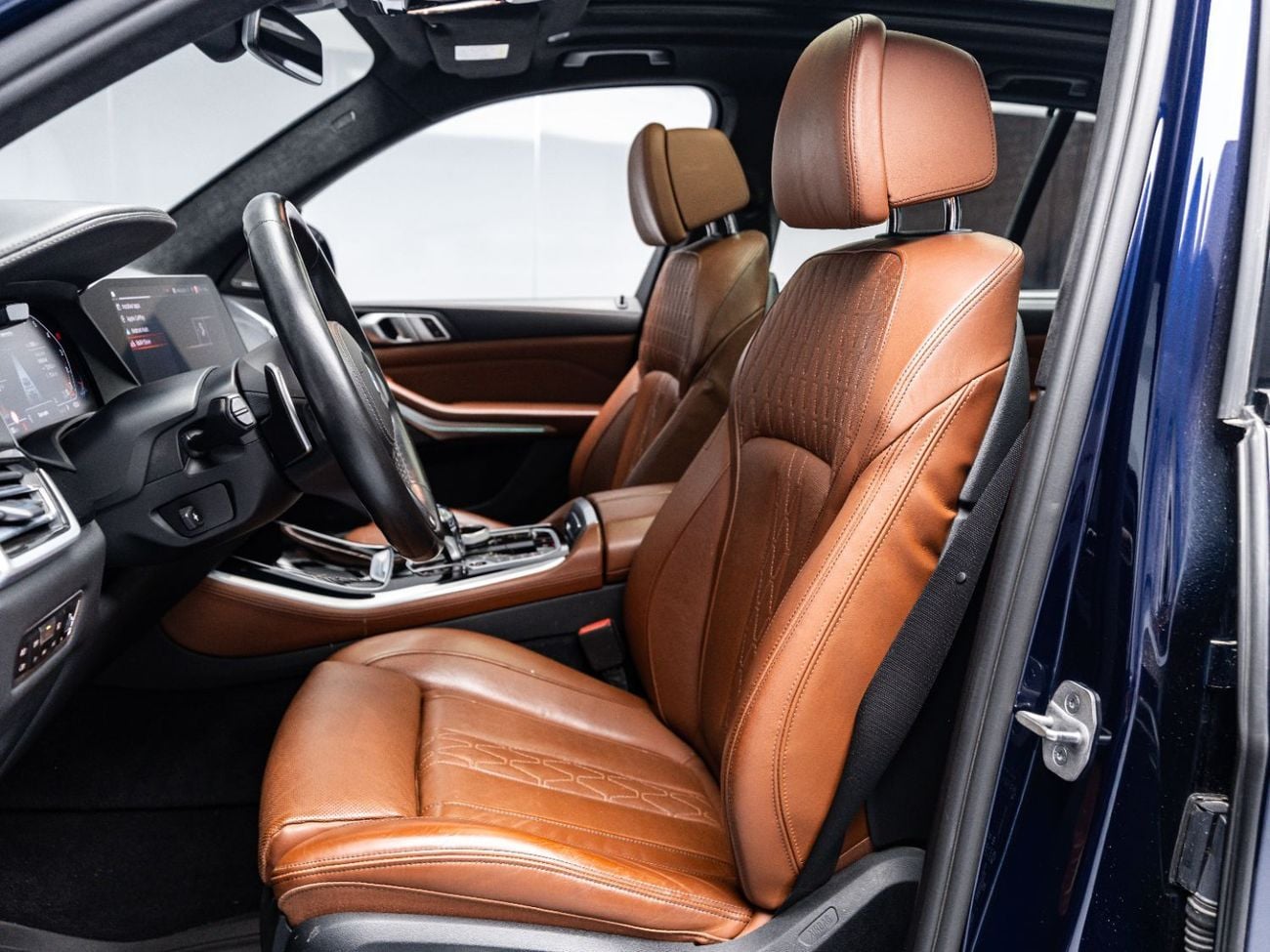 بي أم دبليو X5 2021 BMW X5 M50i, 4.4L TC V8, AWD, 523 bhp, 8 Speed Automatic.