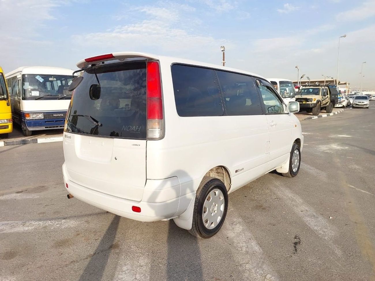 Toyota Lite Ace TOYOTA LITEACE NOAH VAN RHD 1999 MODEL 2.2 L DIESEL AUTOMATIC(PM25262)