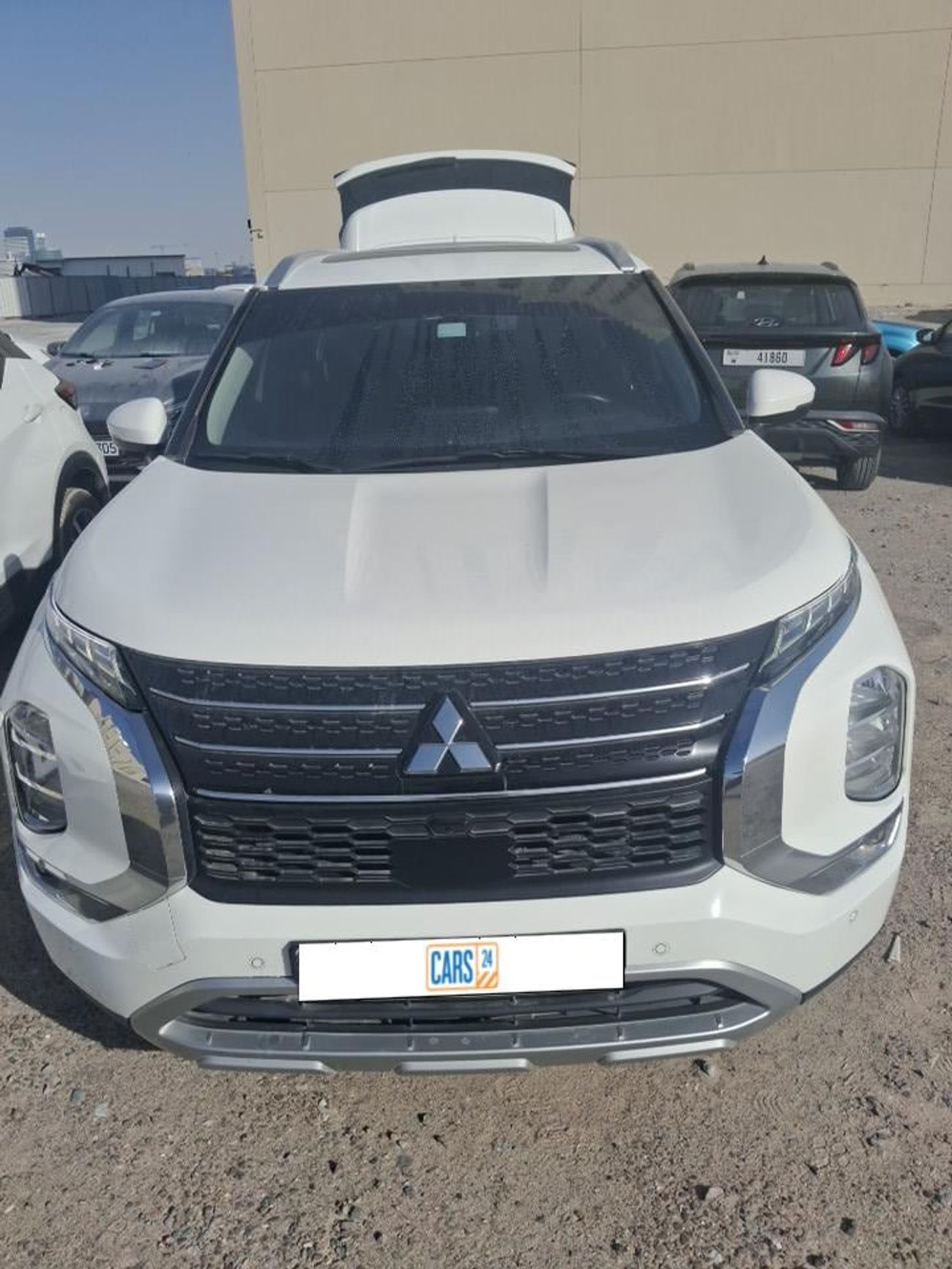 ميتسوبيشي آوتلاندر PREMIUM 2.4 | بدون دفعة مقدمة | اختبار القيادة في المنزل