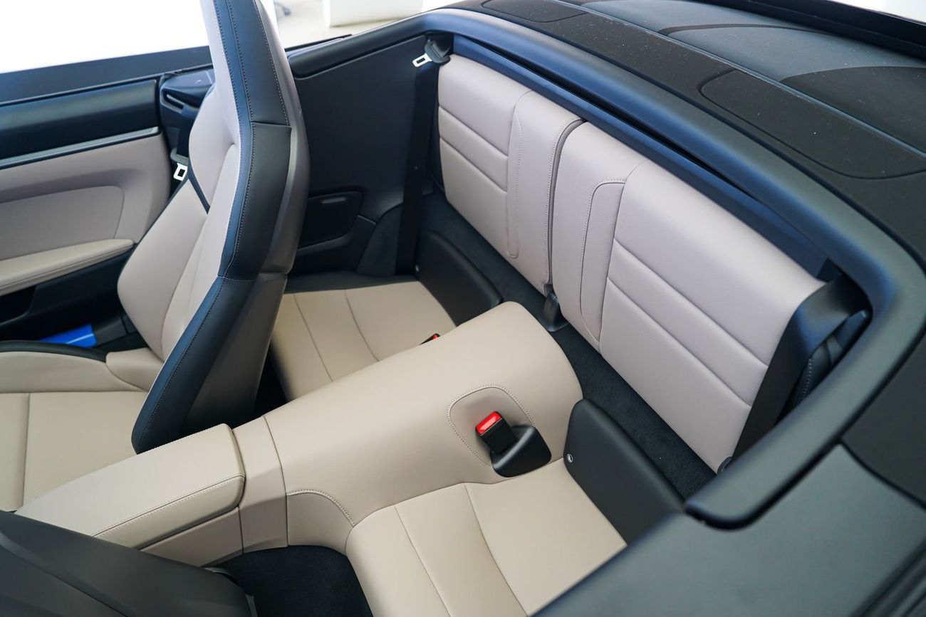 بورش 911 Carrera 3.0L (444 HP) Convertible