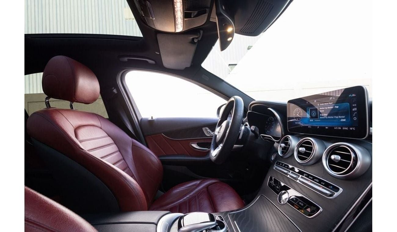 مرسيدس بنز C 200 Mercedes-Benz C200 AMG Premium + 2020 GCC under Agency Warranty and Service Contract  w