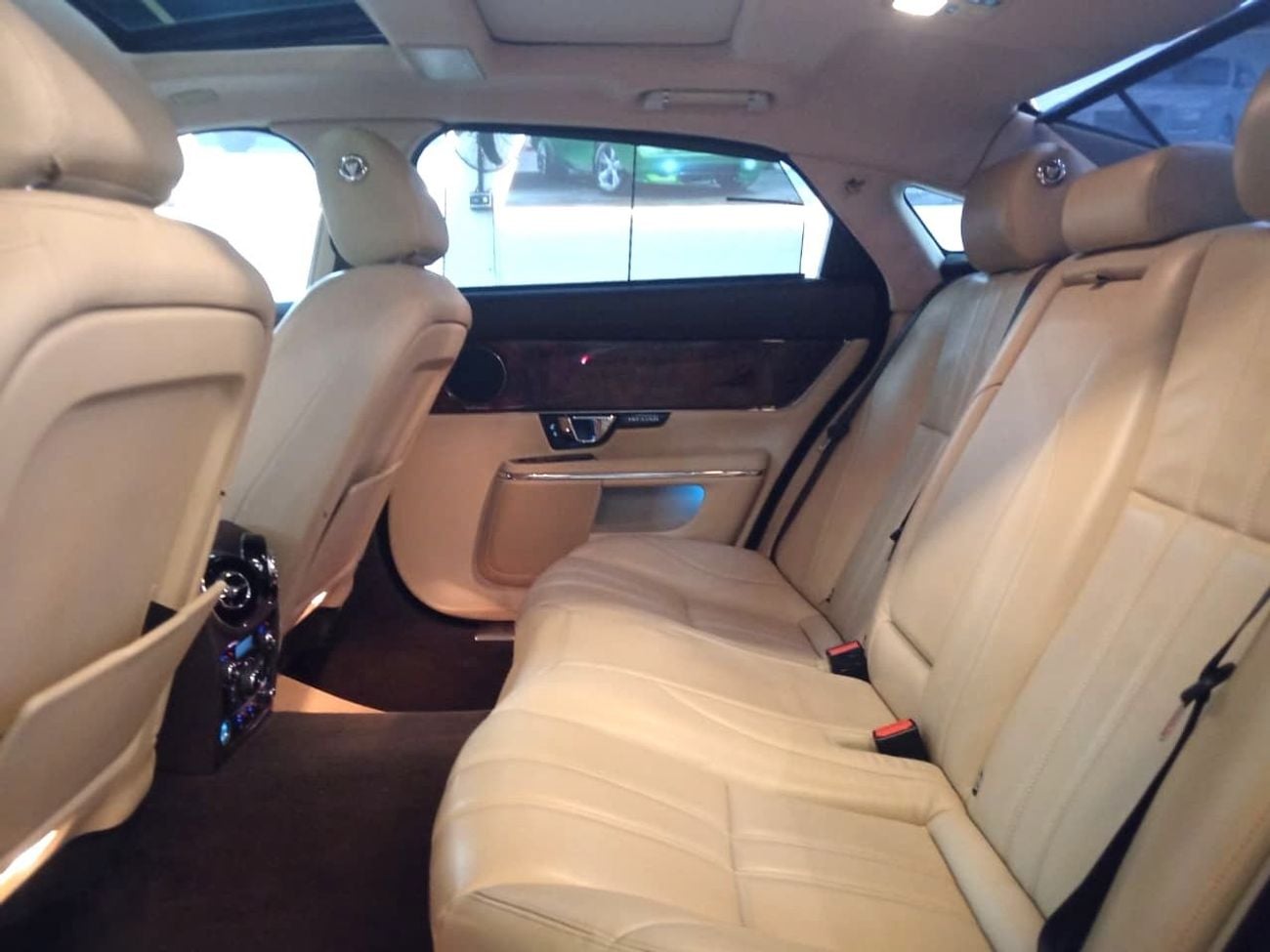 جاكوار XJ LUXURY LWB (LWB) - GCC Specs - Pristine Condition