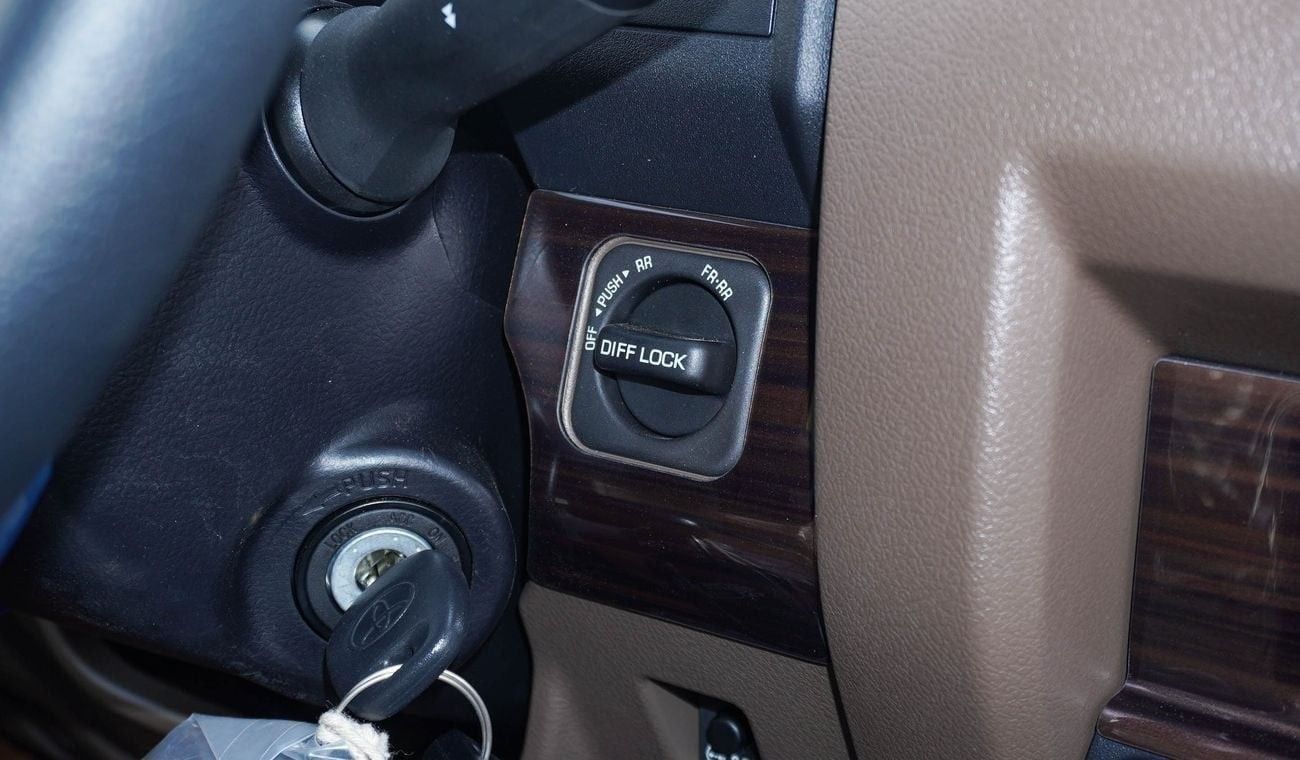 Toyota Land Cruiser 70 4.0L V6 A/T