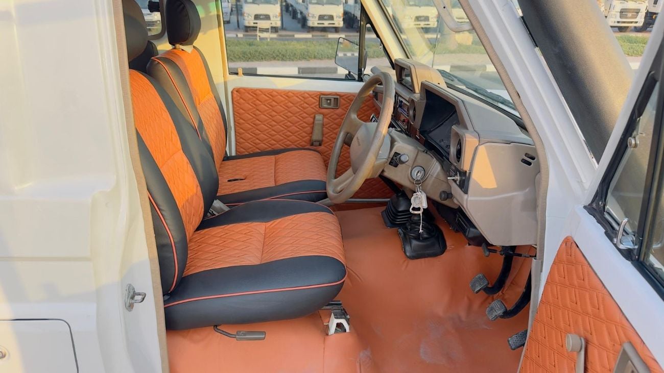 تويوتا لاند كروزر 70 -