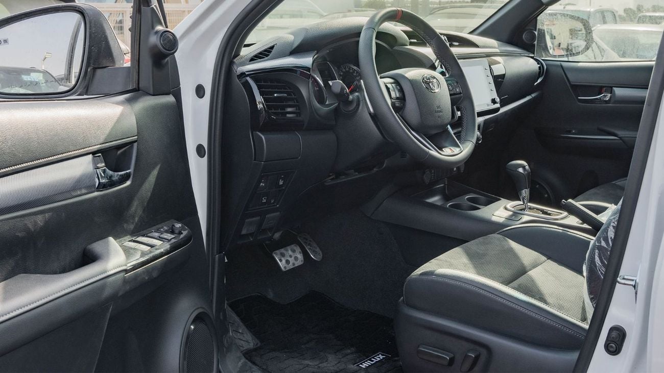 تويوتا هيلوكس 2026 Toyota Hilux GR-Sport 4.0L AT Petrol (White)