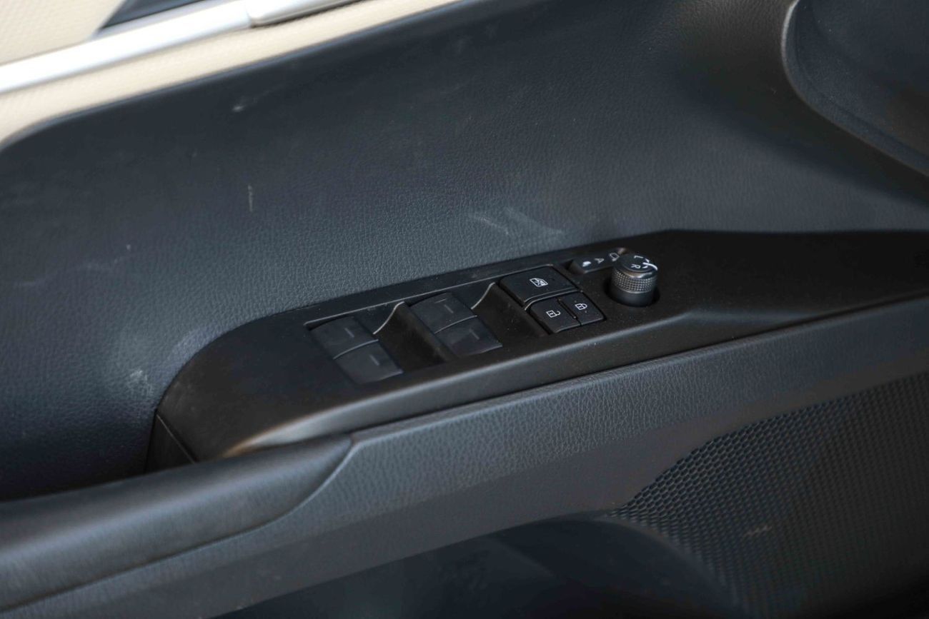 تويوتا كامري LE 2.5 Hybrid - PLATINUM WHITE PEARL inside BEIGE | Export Only