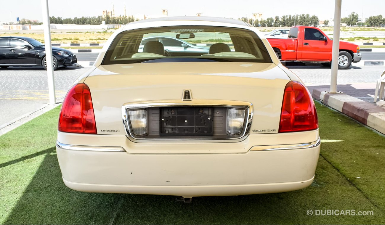 Lincoln Town Car Signature Limited