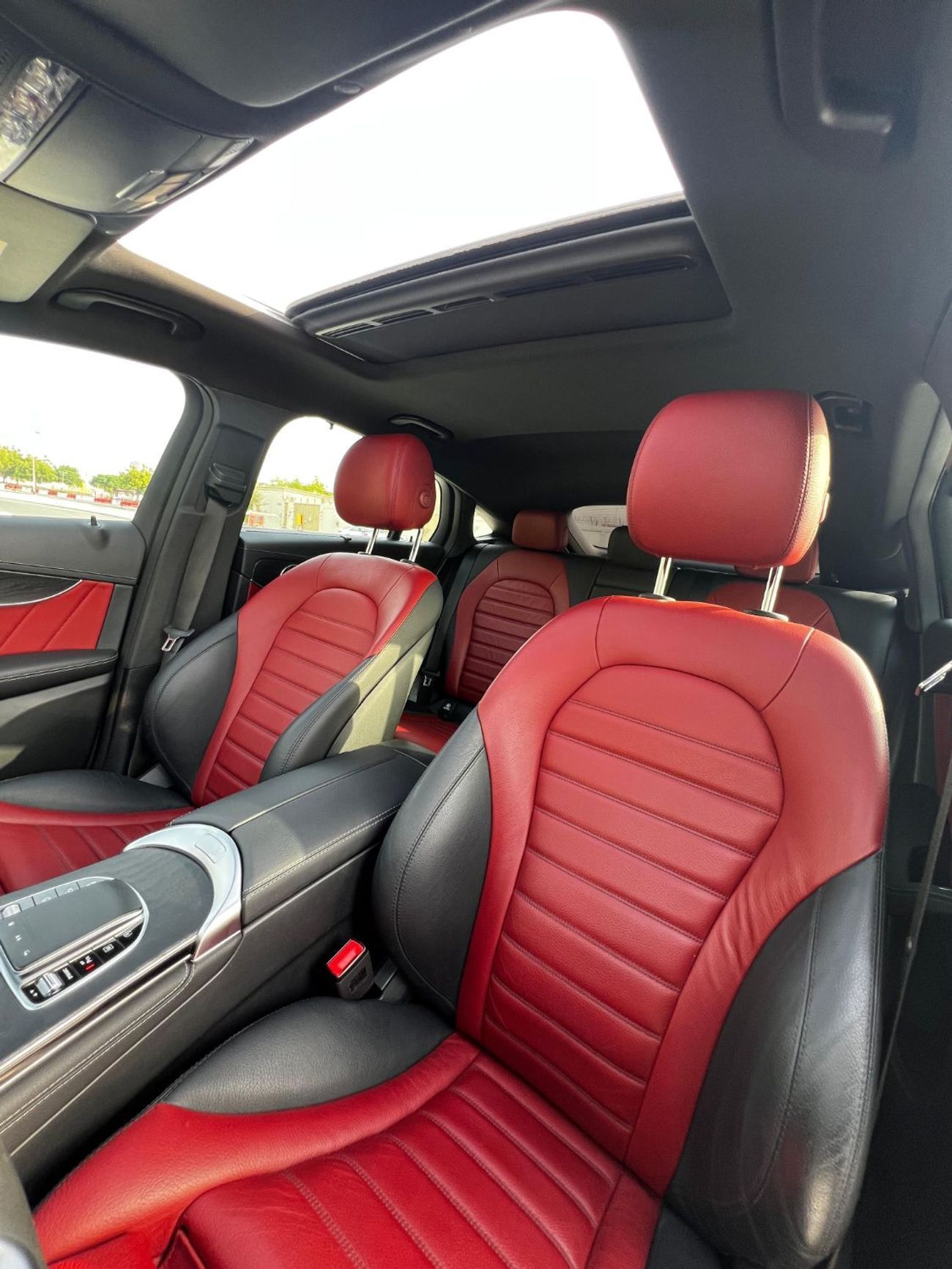 مرسيدس بنز GLC 300 Premium + 2.0L