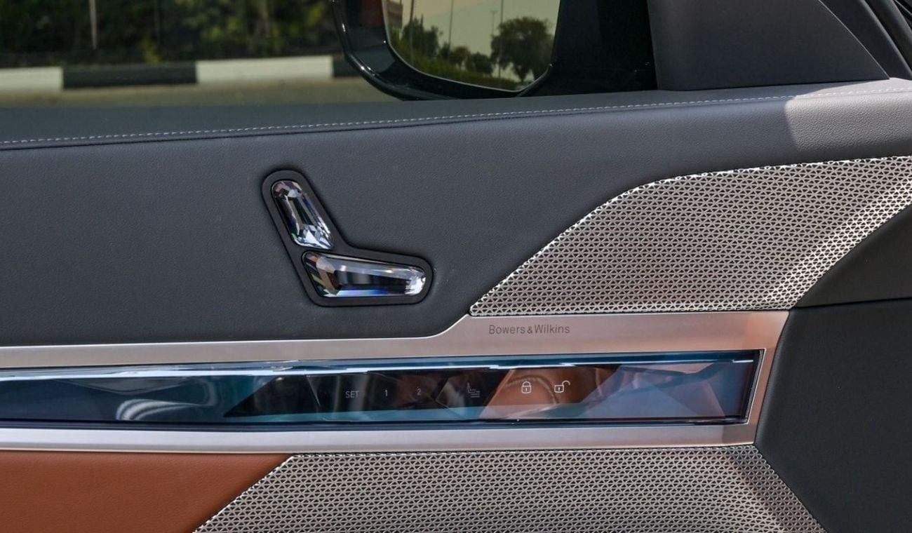 BMW 740Li BMW 740i 2023 Excellent Condition with 5 Years Dealer Warranty and Service contract AGMC