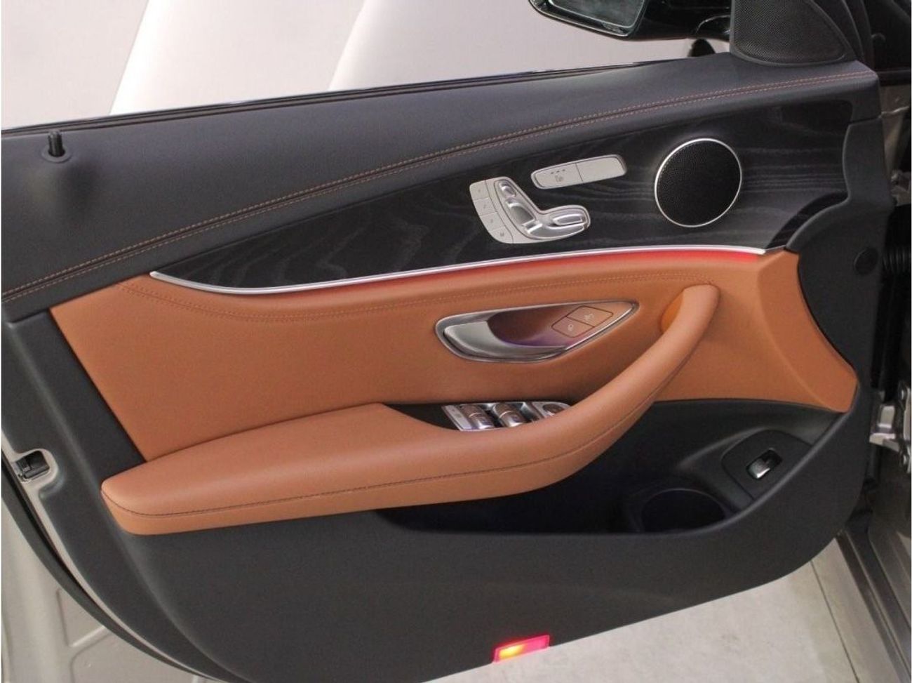 مرسيدس بنز E300 بريميوم