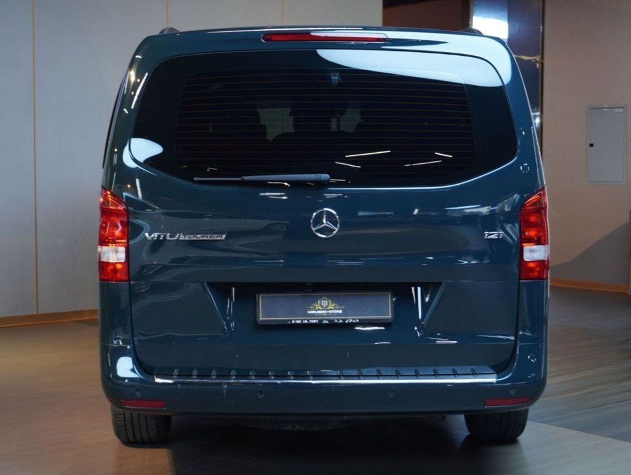 مرسيدس بنز V 250 3.336 PM I Low Mileage I 1 Year Warranty and Service I Good Condition