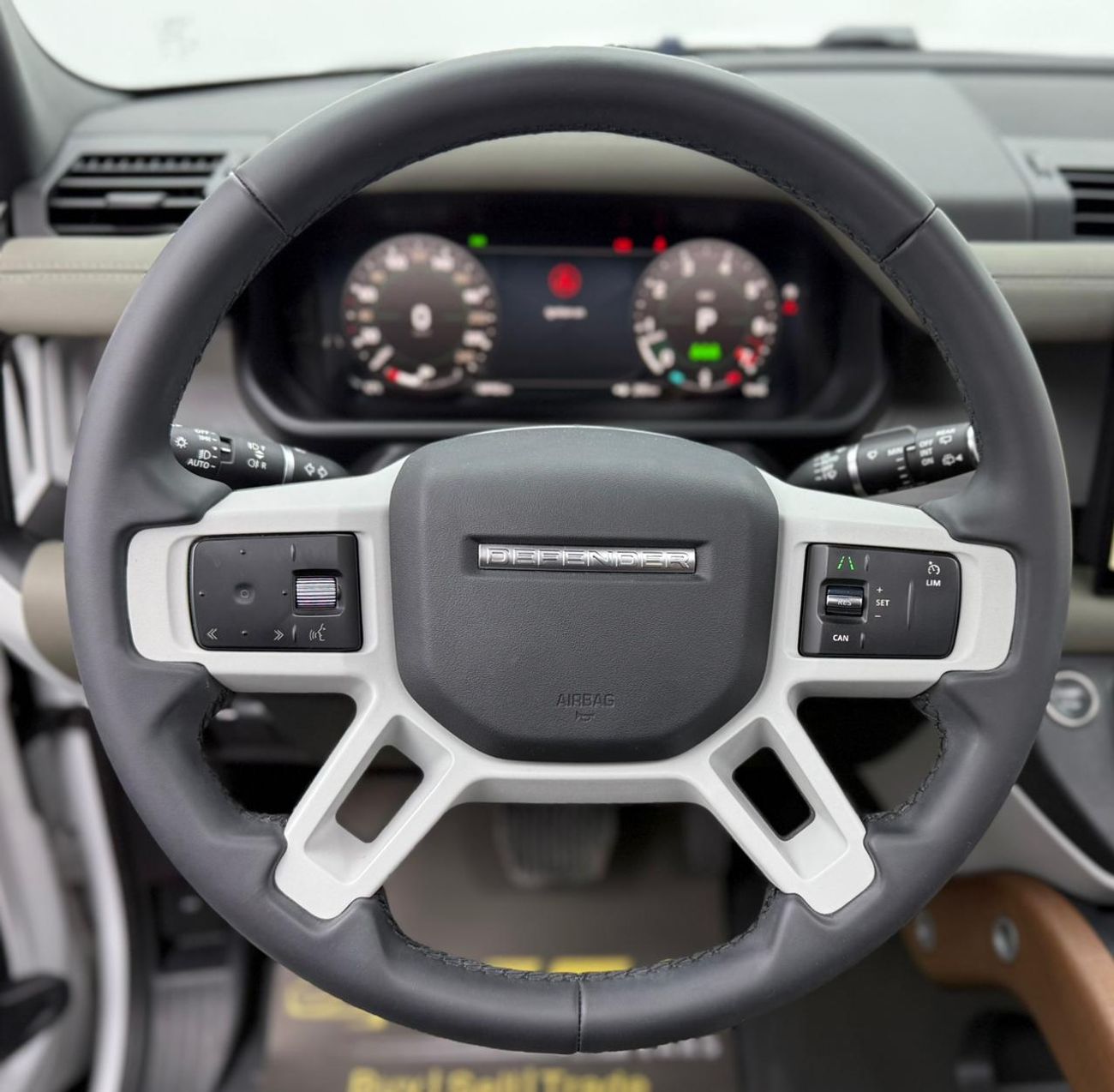 Land Rover Defender P300 90 X-Dynamic SE 2.0L (5 Seater) 2024 Land Rover Defender , Land Rover Warranty+Service Contract