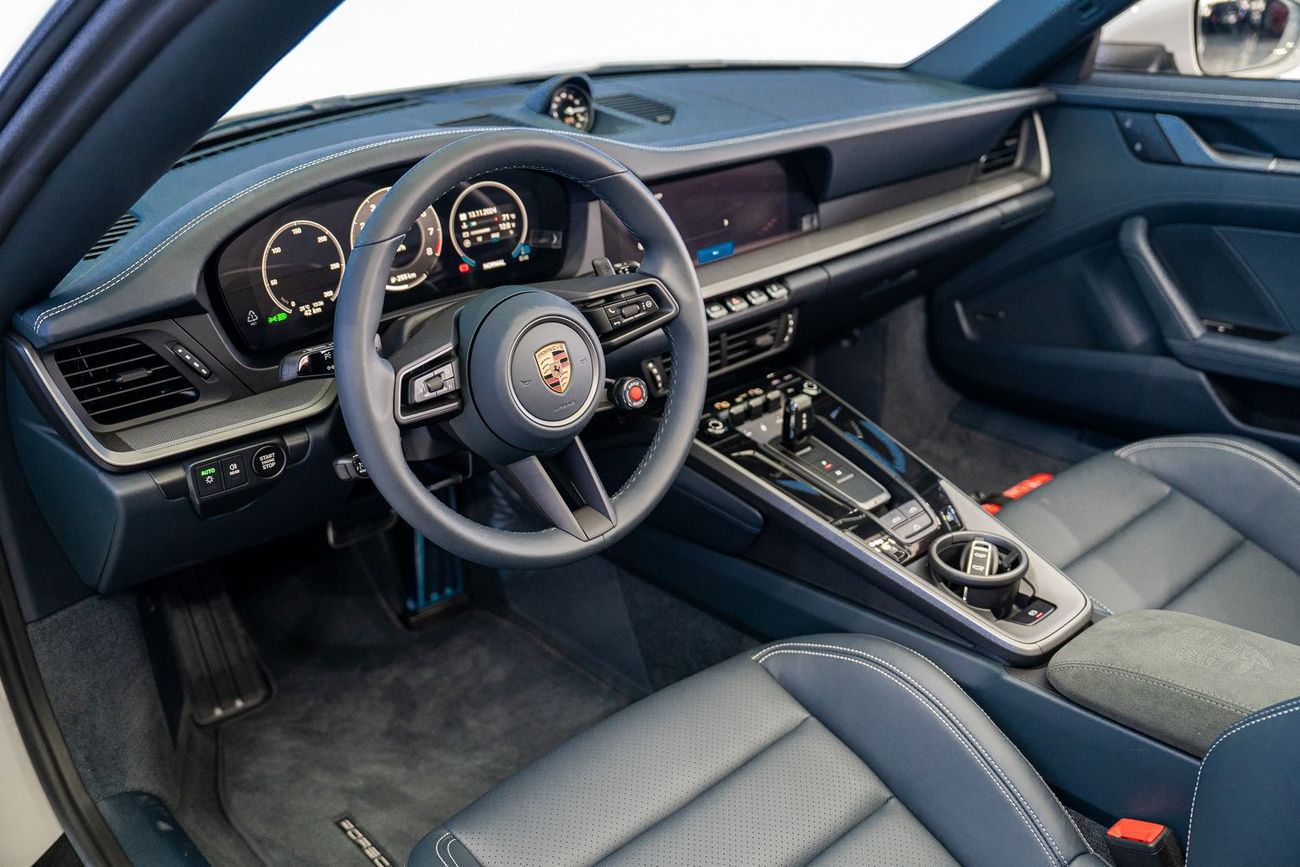 Porsche 911 Carrera 4 3.0L (444 HP) Convertible