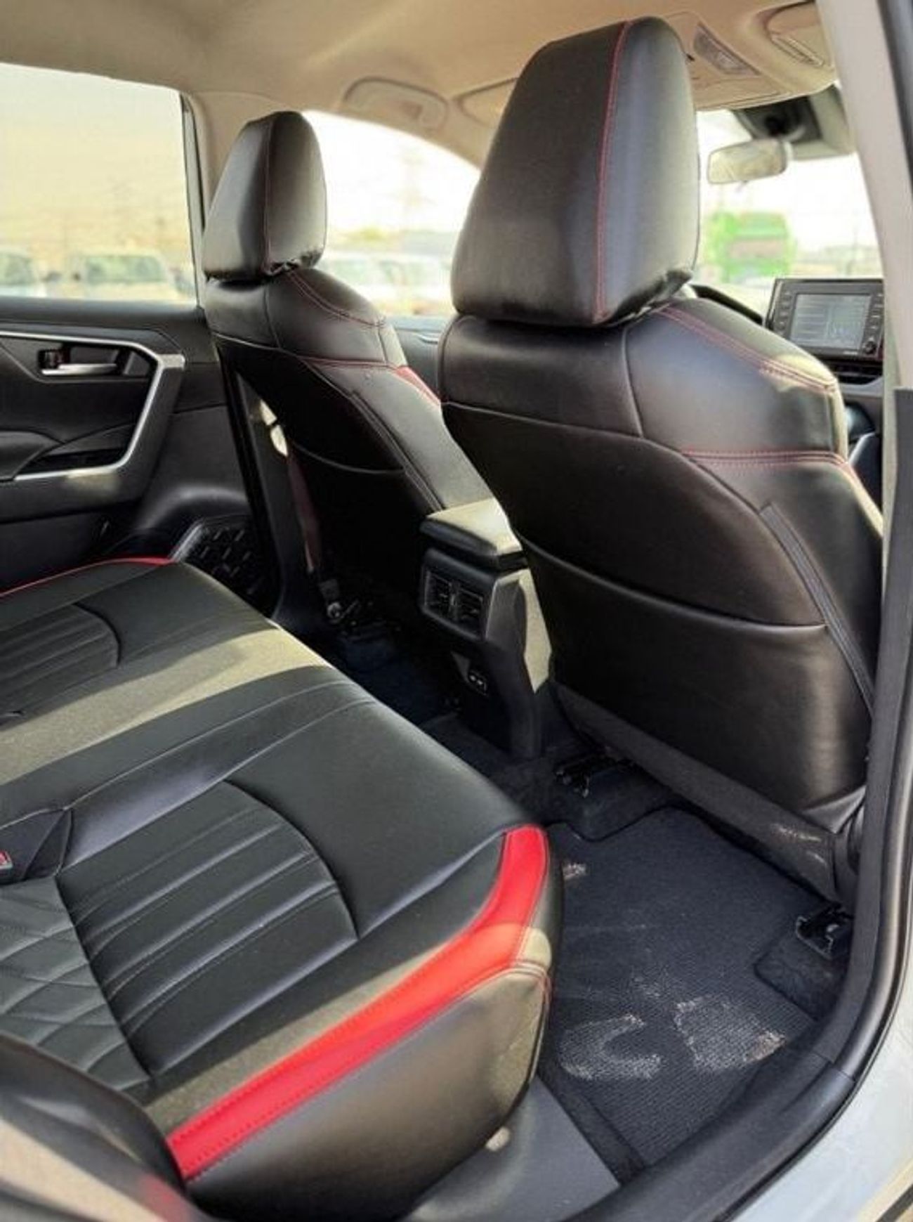 تويوتا راف ٤ XLE leather seats, push start