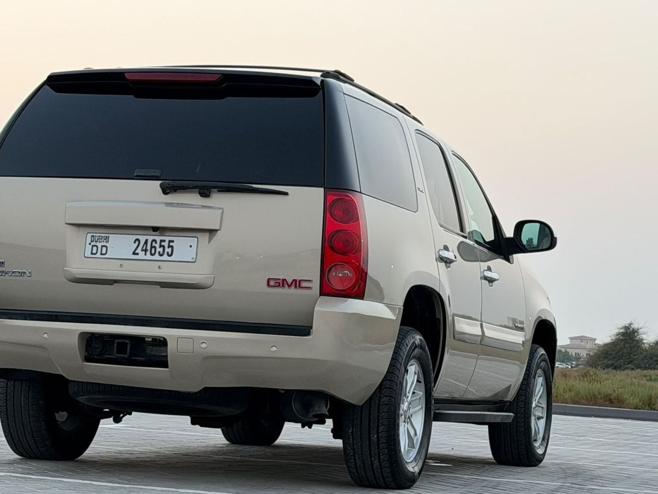 GMC Yukon SLT top-of-the-line model with sunroof