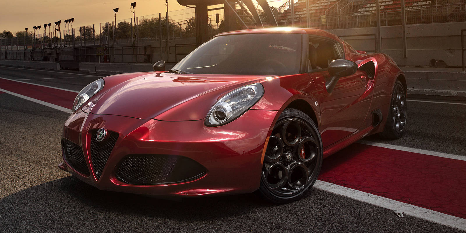 Alfa Romeo 4C exterior - Front Left Angled