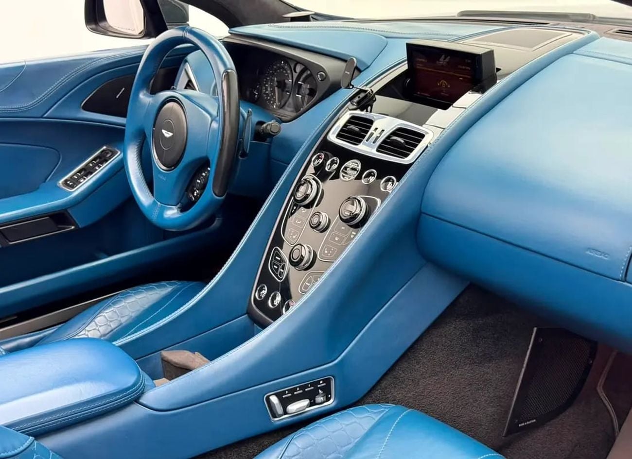 Aston Martin Vanquish VOLANTE