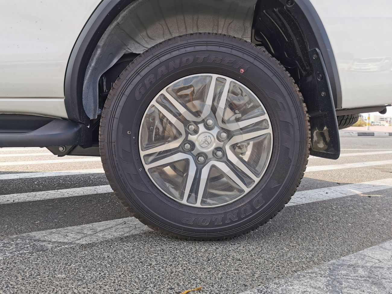 Toyota Fortuner 2.7L PETROL, 17" ALLOY RIMS, CRUISE CONTROL (CODE # TFGX21)