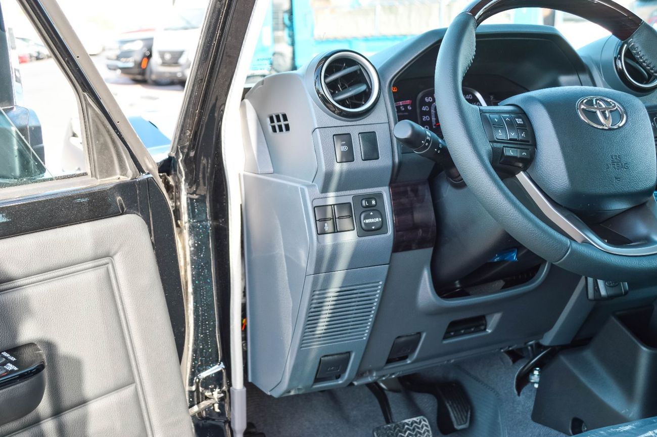 Toyota Land Cruiser 70 TOYOTA LAND CRUISER 76 2.8L 4WD SUV 2025