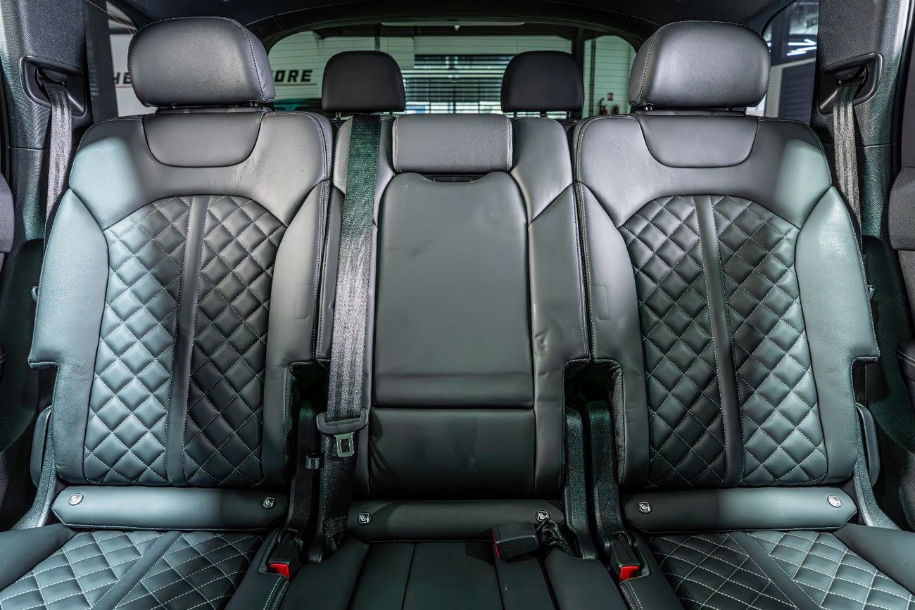 Audi SQ7 2025-Twin Turbo V8-Al Nabooda Warranty-Exclusive Color-Sports Exhaust-22 Inch Rims